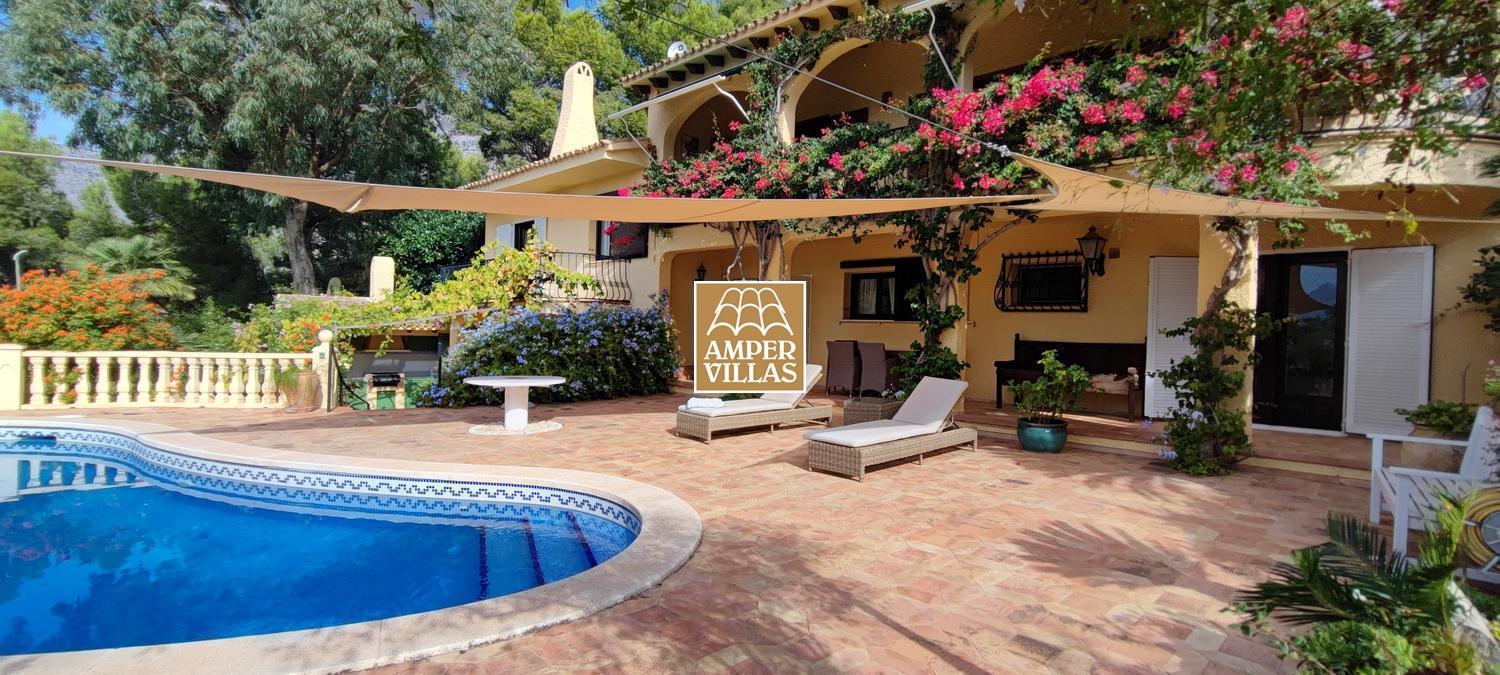 Magnificent villa with beautiful views and privacy in Sierra  Altea Golf.